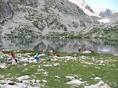 38 Pausa mangereccia in riva al L. Mezzano id Fremamorta